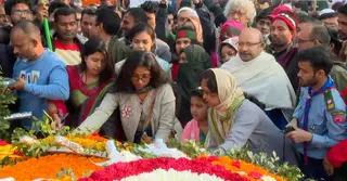 জাতীয় স্মৃতিসৌধে শ্রদ্ধা জানাচ্ছেন সর্বস্তরের জনগণ